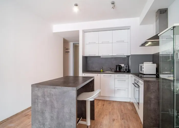 Chic Urban 1br And Easy Parking 브라티슬라바