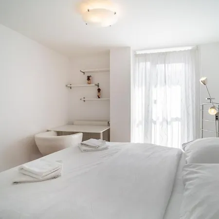 Chic Urban 1br And Easy Parking アパート