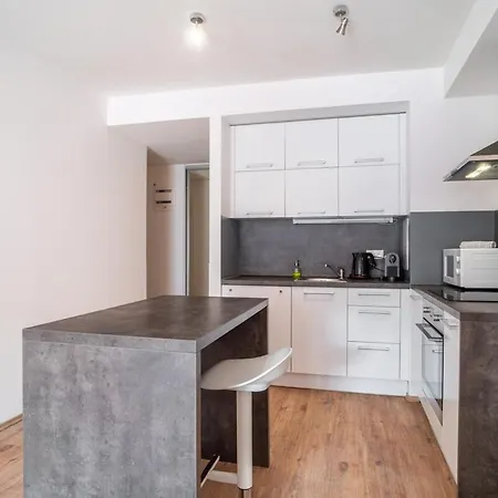 Chic Urban 1br And Easy Parking 브라티슬라바