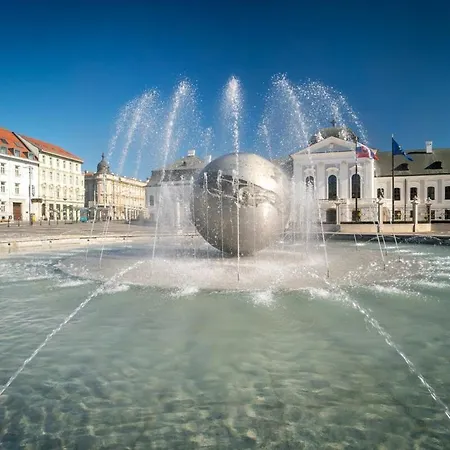 アパート Chic Urban 1br And Easy Parking ブラチスラヴァ